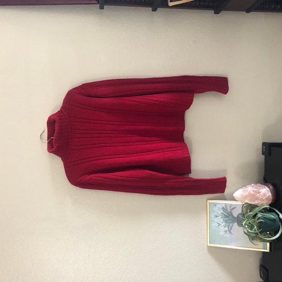 SOLD! 80s minimalist red cropped pullover turtleneck - Picture 2 of 4